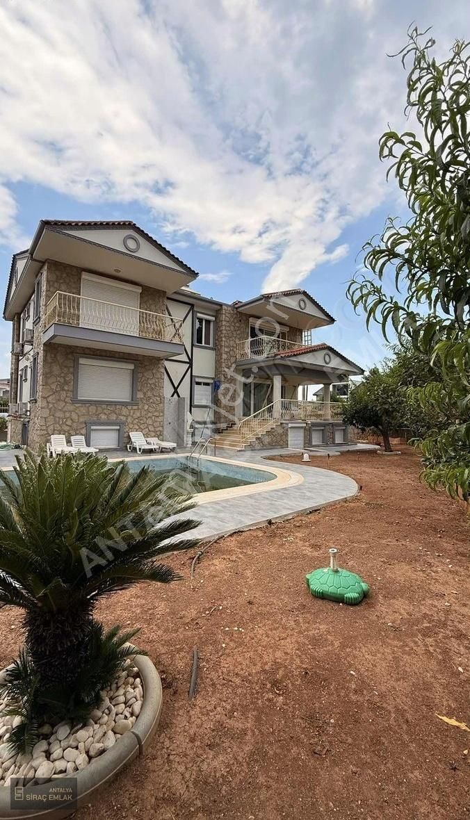 Şehir Gürültüsünden Uzak ,ormana Komşu Lüks Malikane