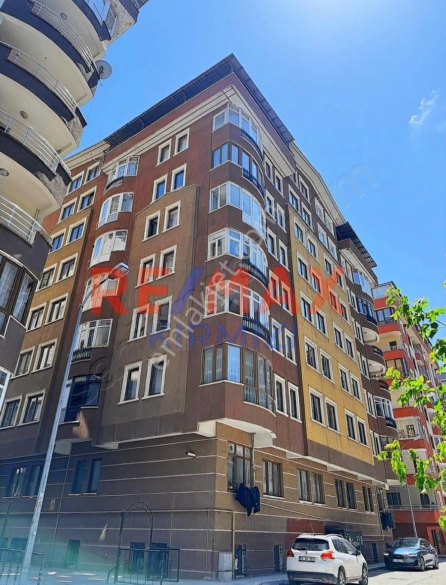 Re/max Kırmızı'dan Erzurum Şehir Merkezi'nde Satılık 3+1 Daire