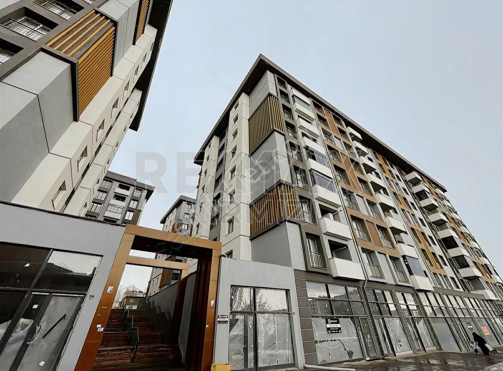 Re/max Kırmızı'dan Erzurum Mgs Kent'te Satılık 3+1 Daire