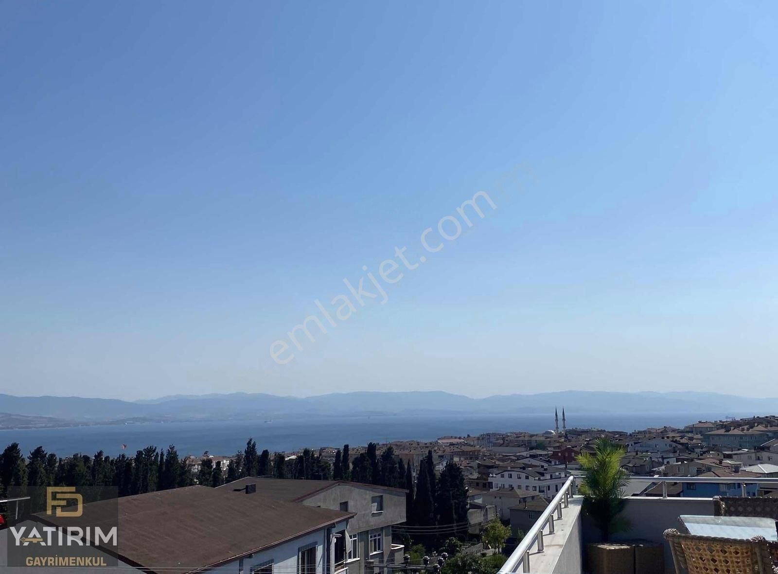 Bağlarbaşı Mahallesi Asnasörlü Cadde Yakını 4+1 200m2 Dubleks