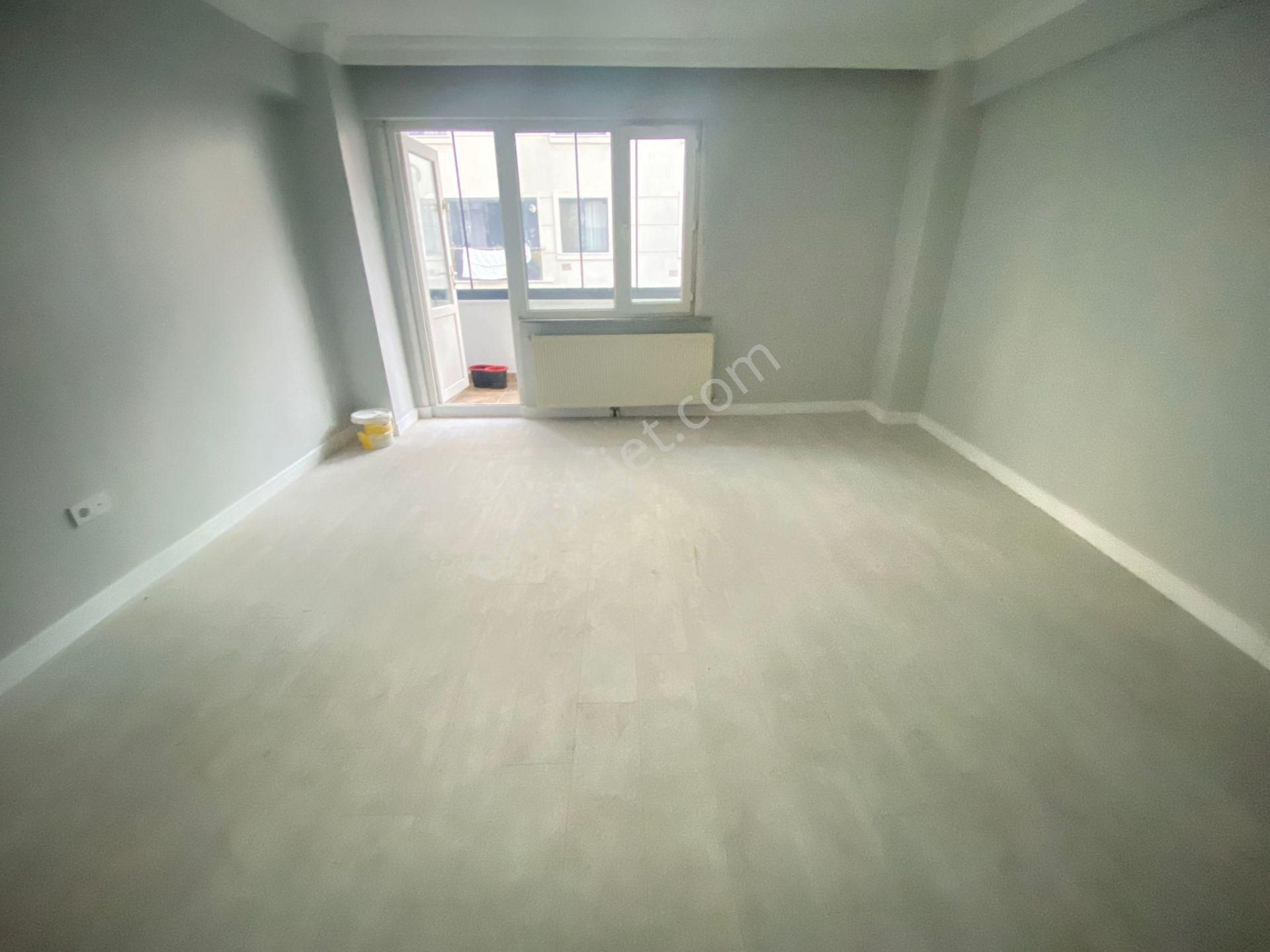 Gaziosmanpaşa Çarşamba Pazarında Kiralık 90m2 2+1 Balkonlu Yüksek Giriş Daire