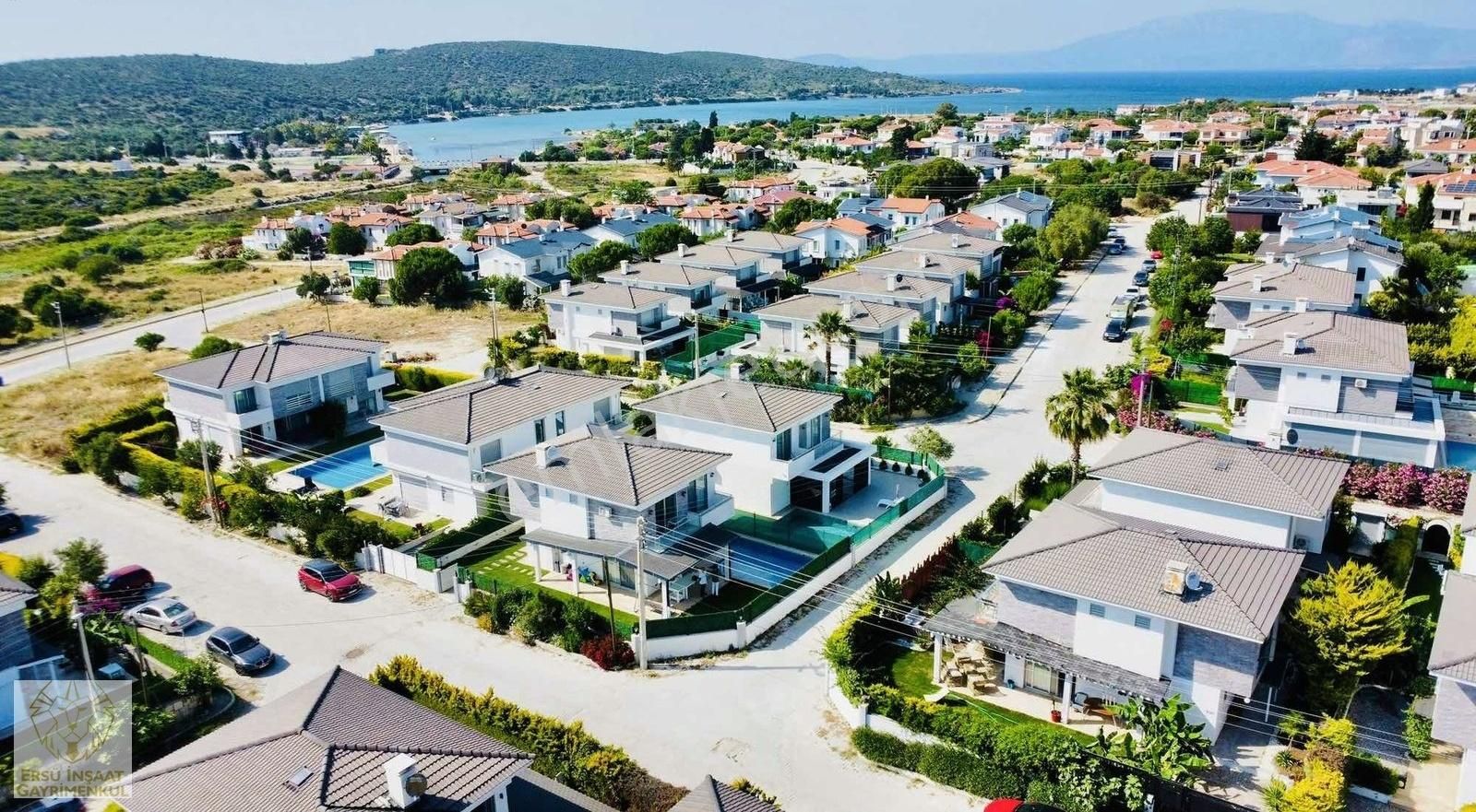Ersü'den Çeşme Şifne'de Tek Müstakil 3+1 Havuzlu Köşe Villa