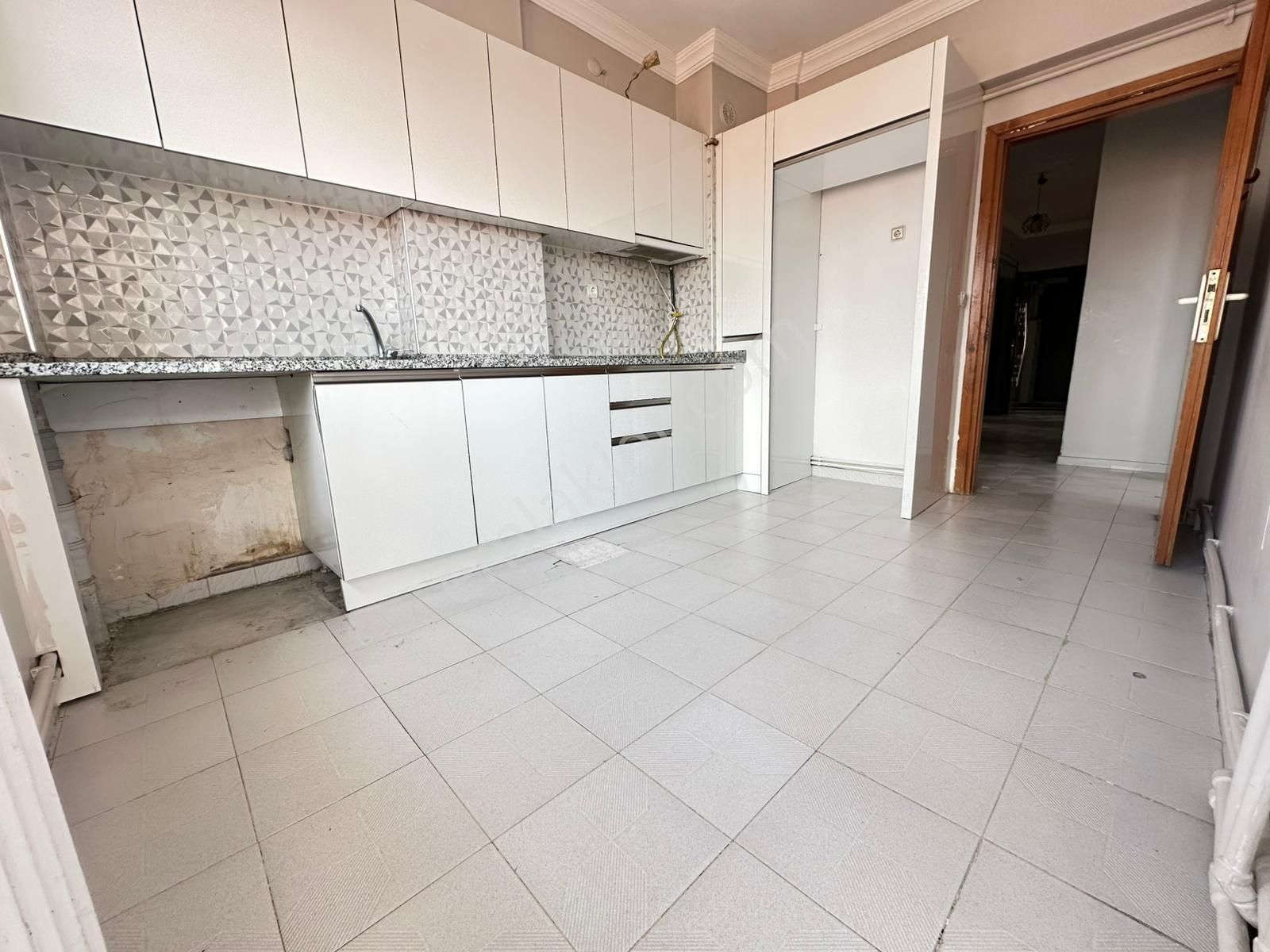 Pazartesi Pazarı Civarı Acil Satılık Daire