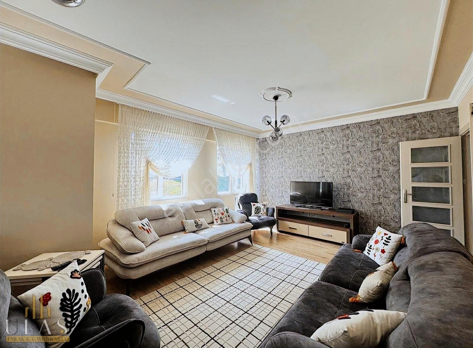 Ulaş Gayrimenkul'den Şahincili Gümüşay Sitesi 160 M² 3+1 Daire