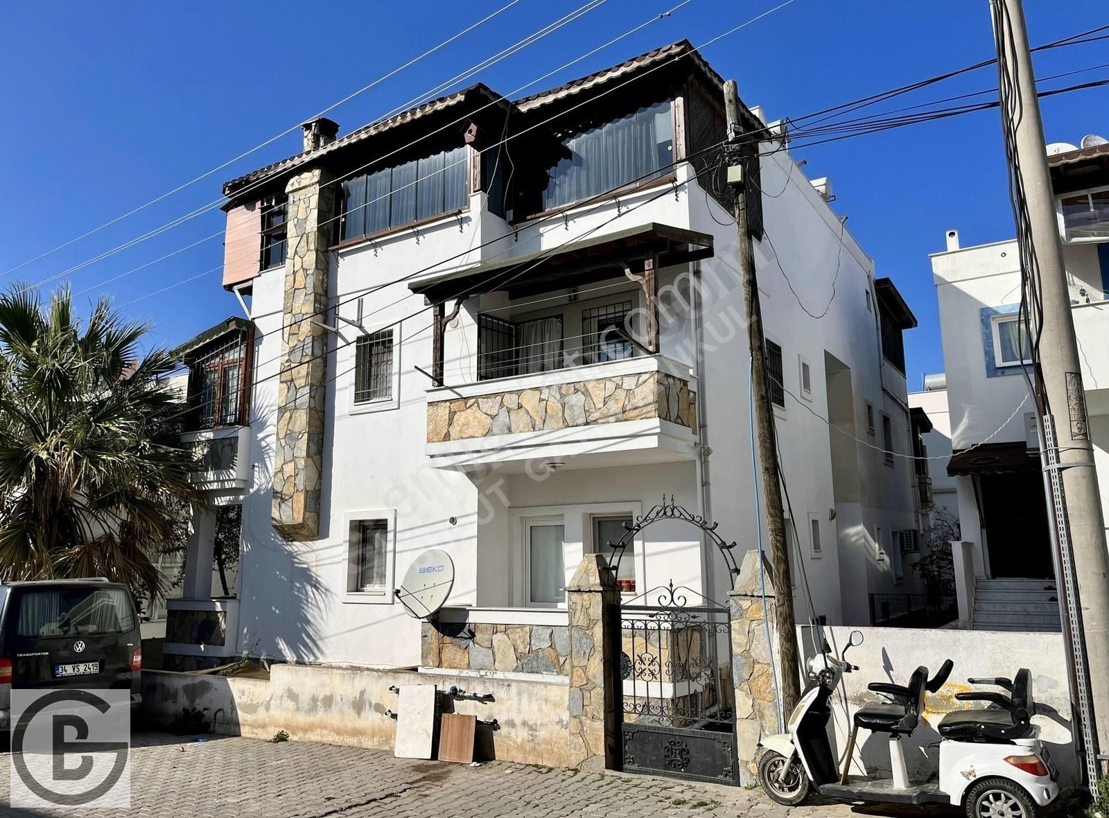 *2 Adet Daire *2 Ayrı Girişli *2+1 Ve 1+1 (deniz Manzaralı)