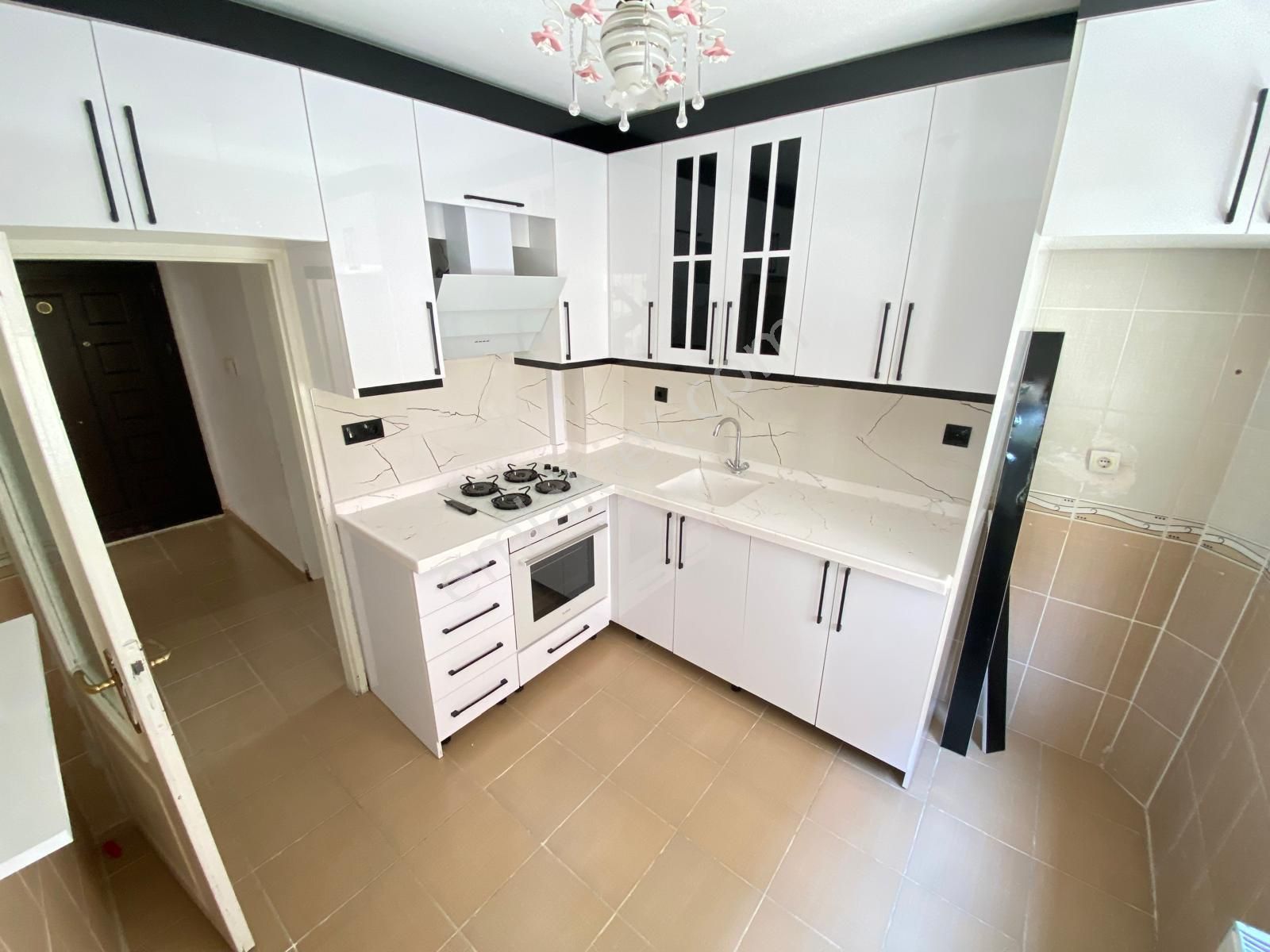 Yılmaz Gayrimenkulden Ful Yapılı Kat Konumunda Y.giriş Daire