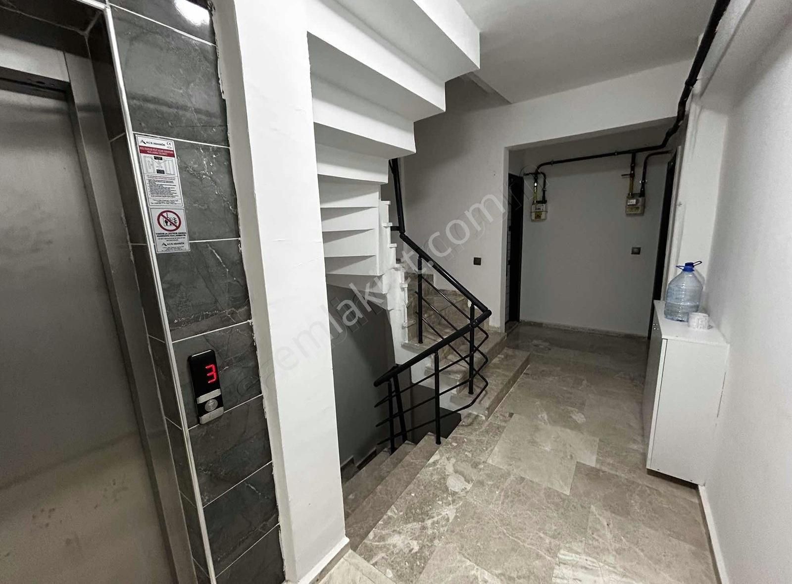 1+1 Çarşıda Arakat Kiralık Sıfır Daire