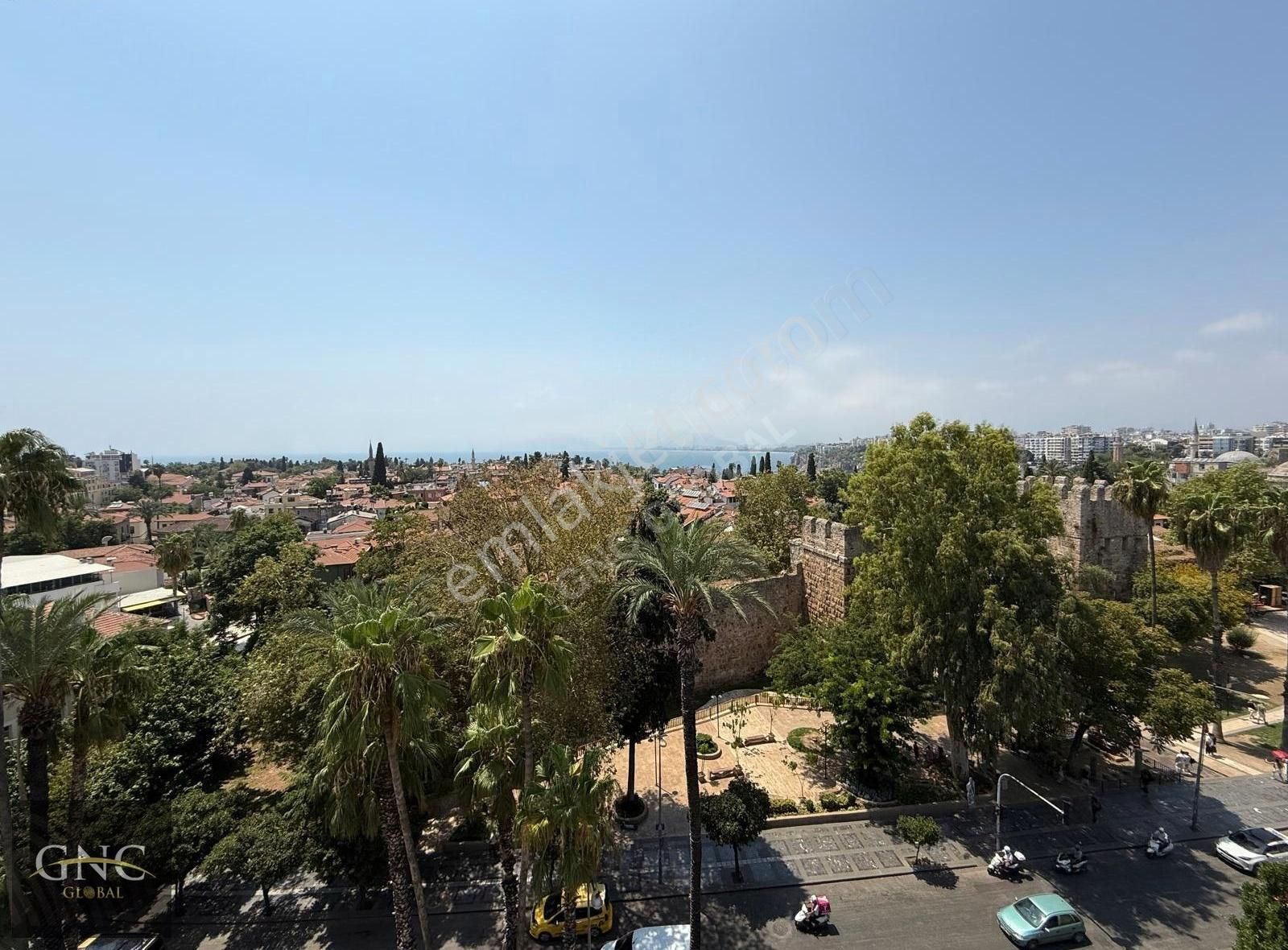 Antalya Kaleiçi'nde Deniz Ve Şehir Manzaralı 2+1 Satılık Daire!