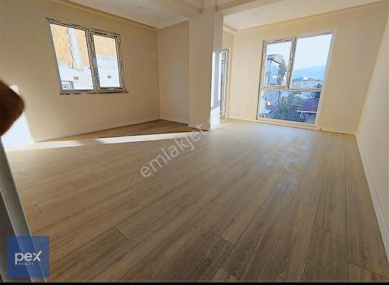 Turgut Reis Mahallesin 2+1 Ebvyn Banyolu Kapalı Otoparklı Daire