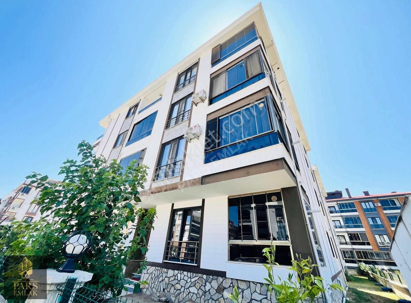 Parstan Altınkumda Ön Cephe Ayrı Mutfak Cam Balkonlu 2+1 Daire