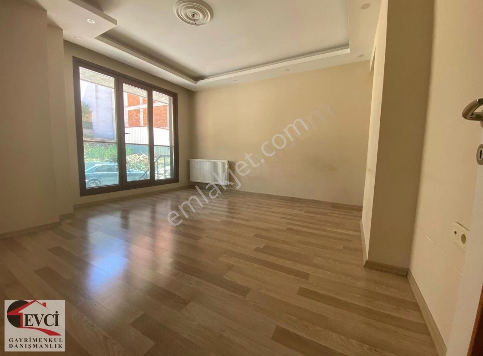 Çekmeköy Mimarsinanda Geniş Kullanım Alanına Sahip Kiralık Daire