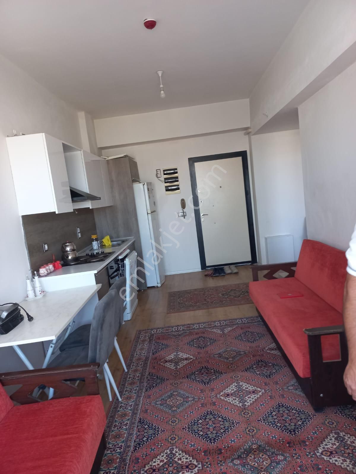 Ak Towers'ta 1+1 Eşyalı Balkonlu Kiralık Daire