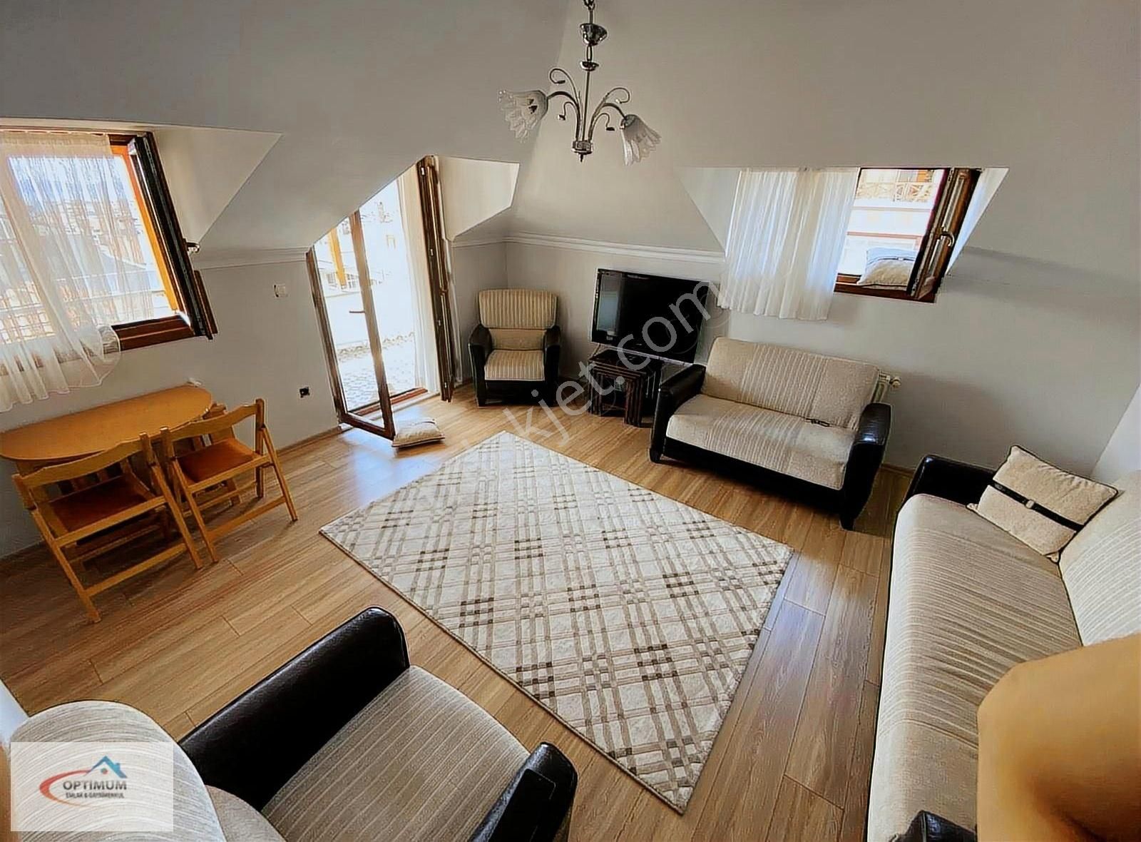 Maltepe Altıntepe Mah 1+1 Çatı Katı Deniz Manzaralı Eşyalı Daire