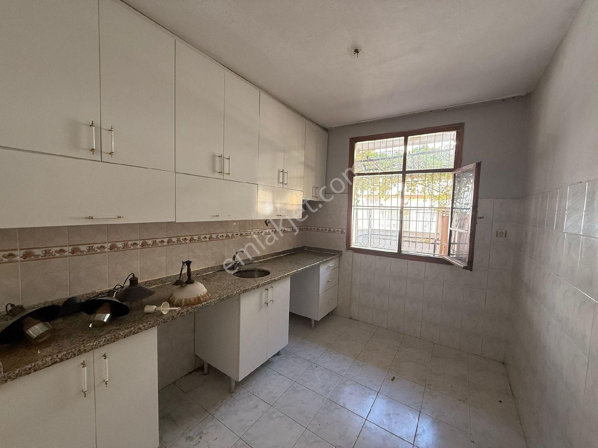 Barış Mahallesin'de 2+1 Caddeye Çok Yakın Kiralık Müstakil