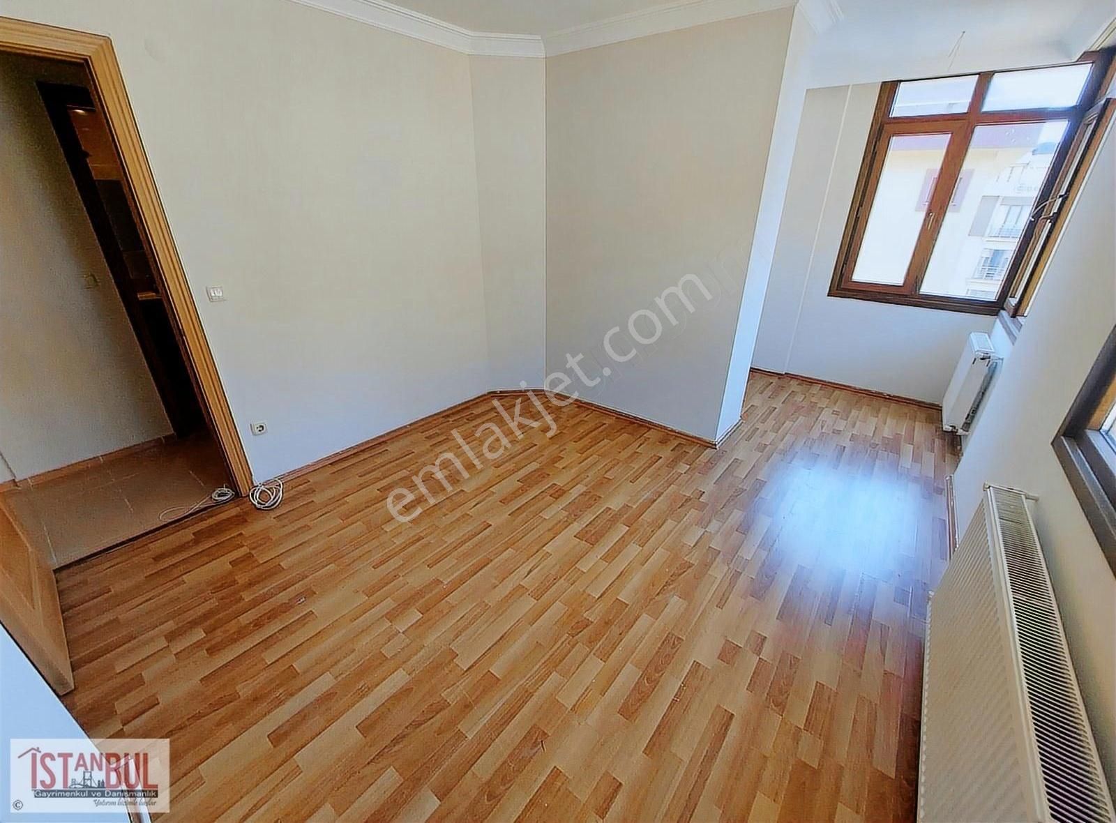 Kartal Caddesi'nde Ebeveynli Teraslı 2+1 Kiralık Dublex Daire