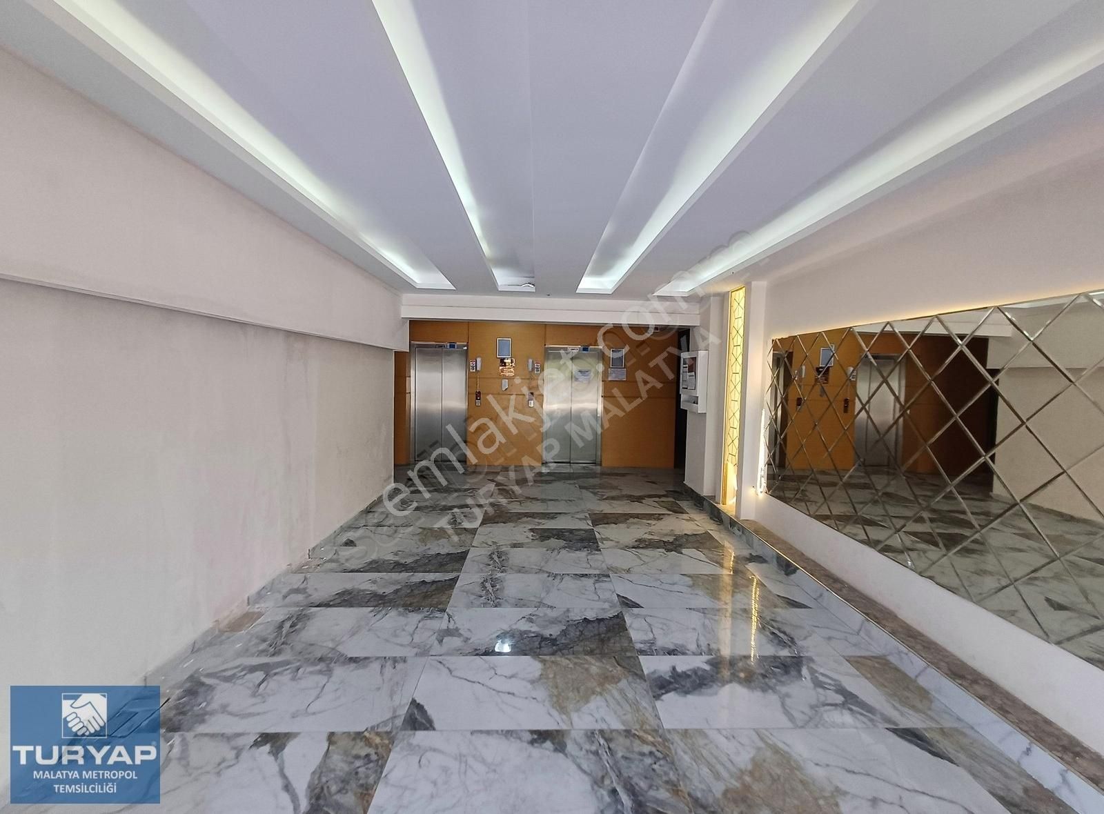 Turyap Metropol'den Bostanbaşında 4+1 Kiralık Daire