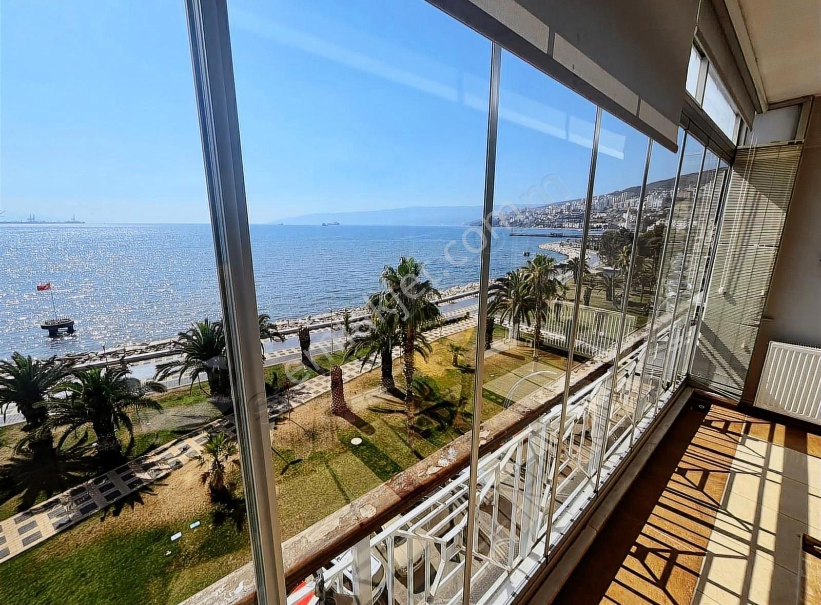 Bursa Gemlik Sahil Deniz Manzaralı Eşyalı 3+1 Kiralık Daire