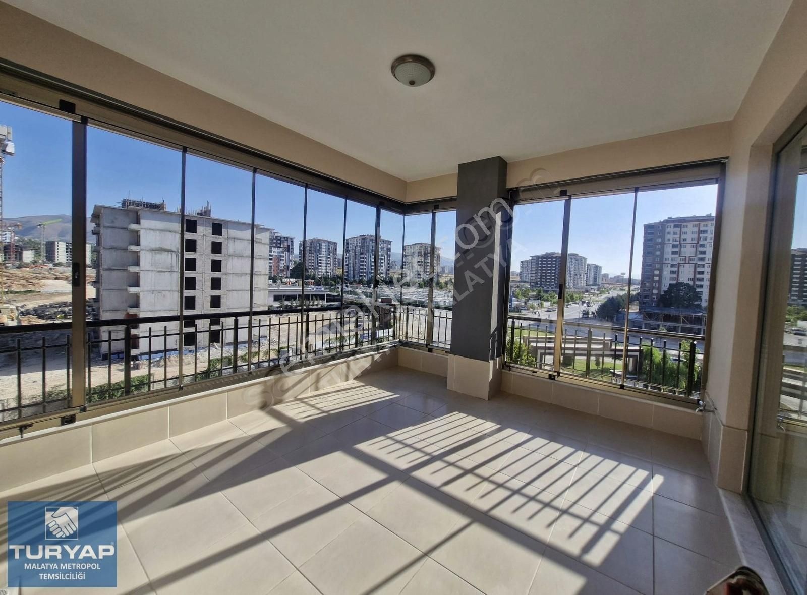 Turyap Metropol'den Bostanbaşında 4+1 Eşyalı Kiralık Daire