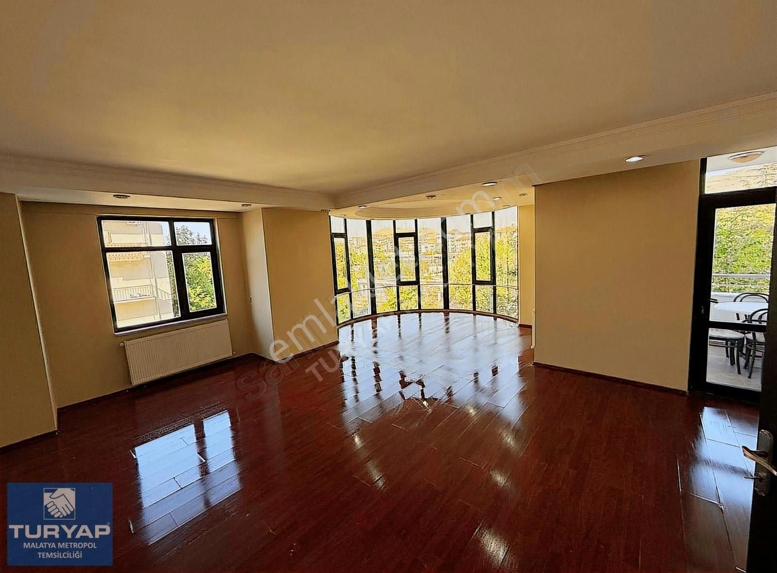 Turyap'tan Sivas Caddesi Üzerinde 4+1 Kiralık Daire