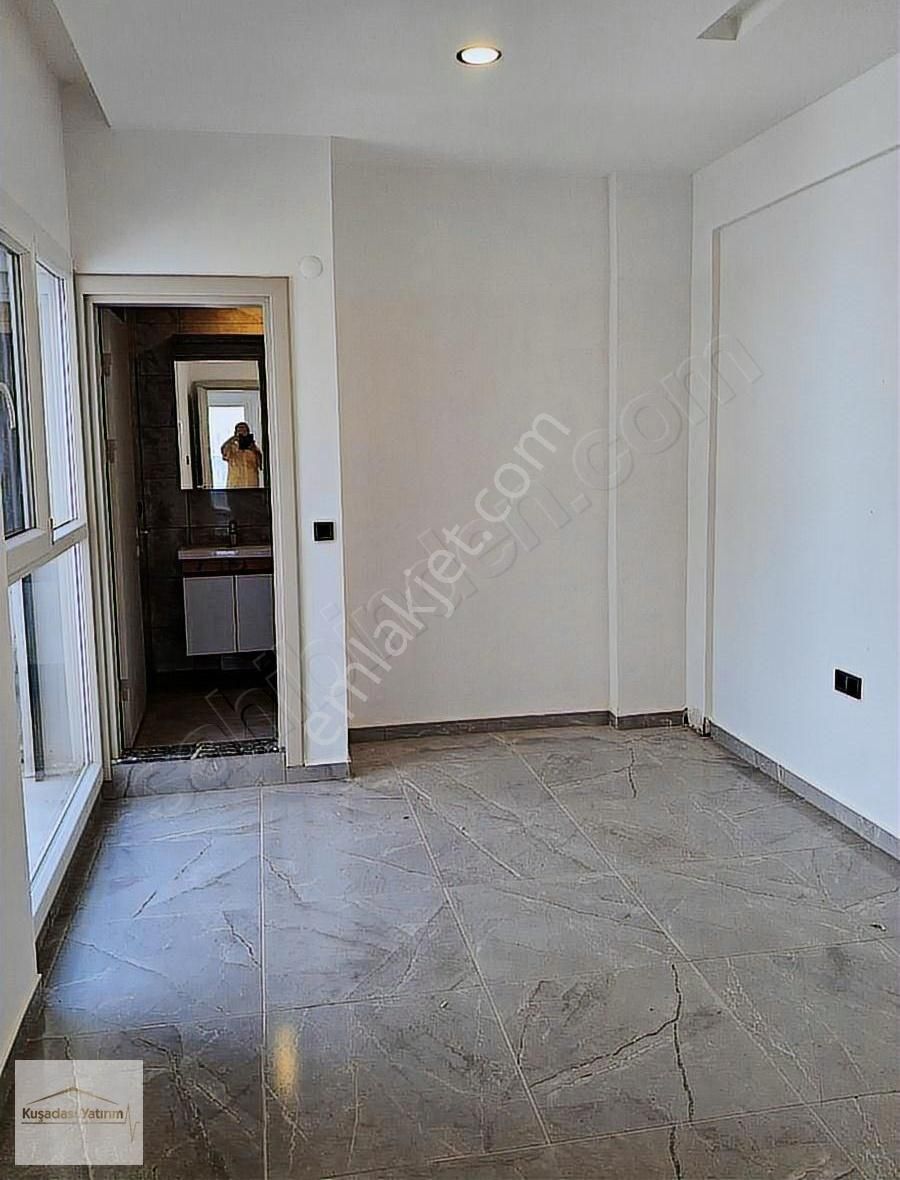 Kuşadası Merkezde Otogar Arkası Güvenlikli Bahçe Katı Boş 2+1 - Görsel 21