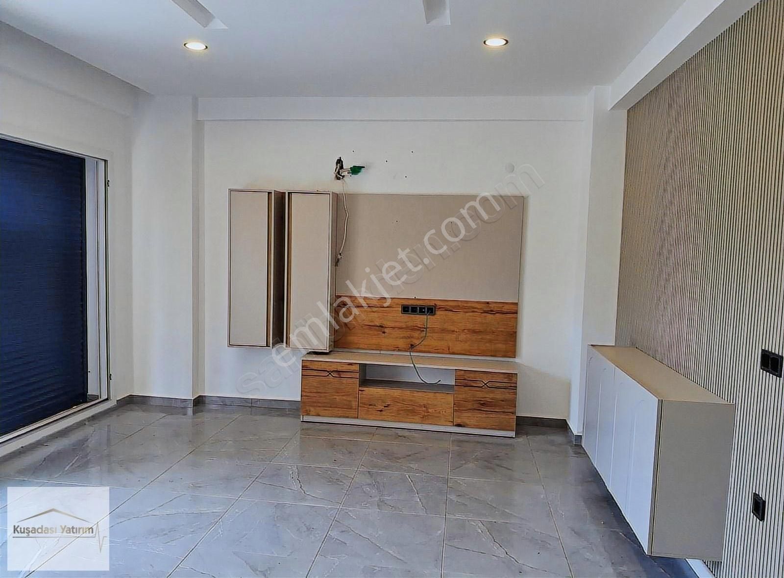 Kuşadası Merkezde Otogar Arkası Güvenlikli Bahçe Katı Boş 2+1 - Görsel 11