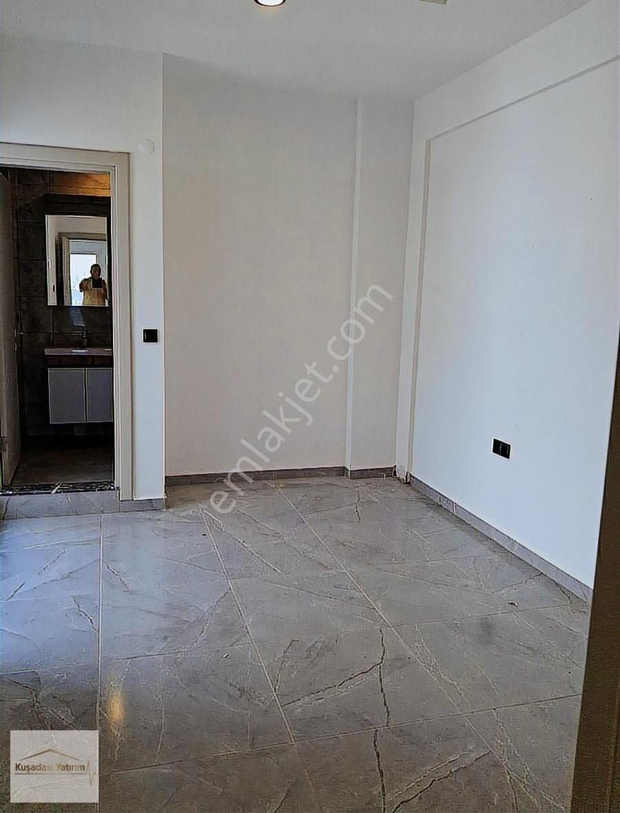 Kuşadası Merkezde Otogar Arkası Güvenlikli Bahçe Katı Boş 2+1 - Görsel 6