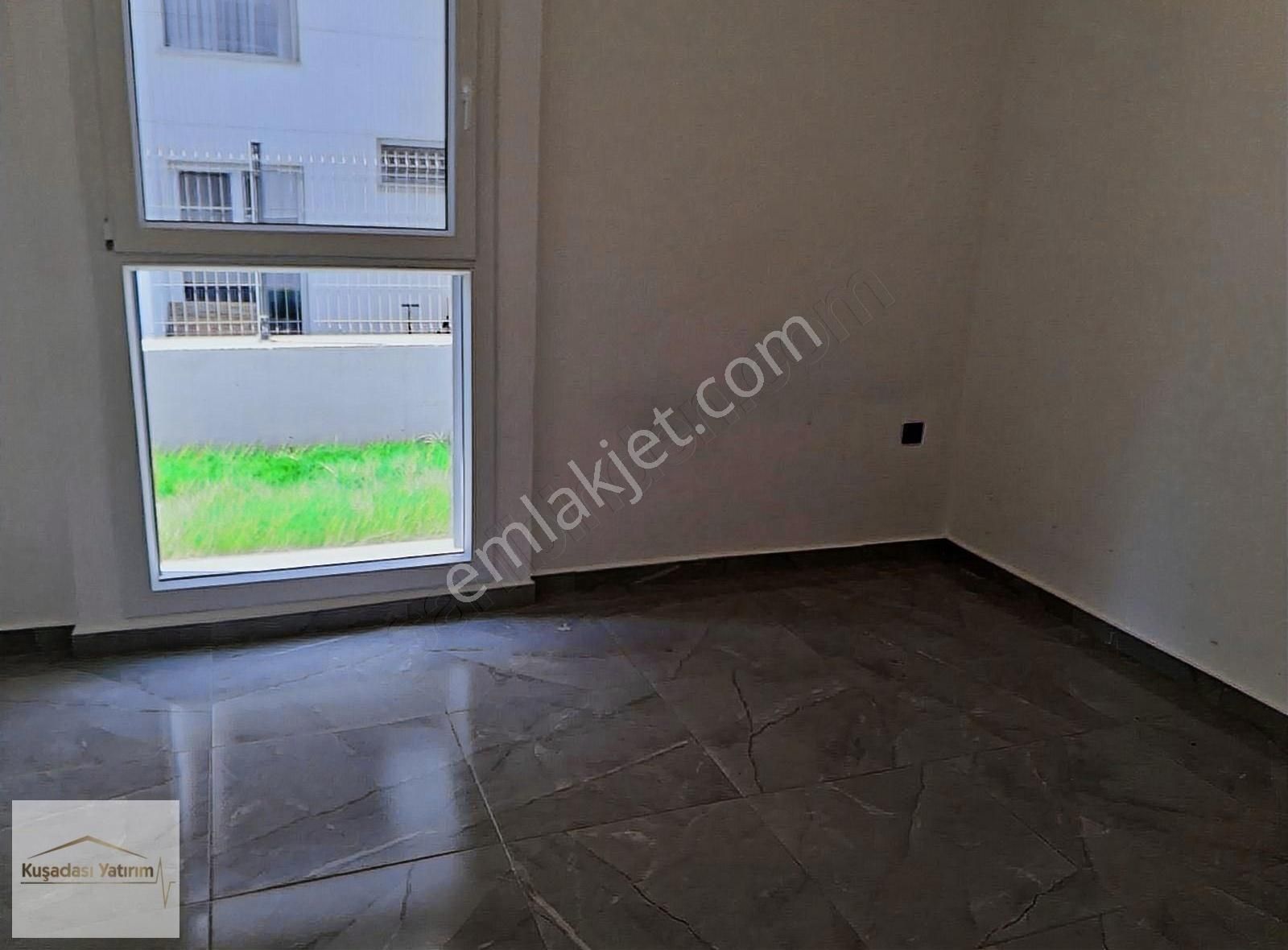 Kuşadası Merkezde Otogar Arkası Güvenlikli Bahçe Katı Boş 2+1 - Görsel 15