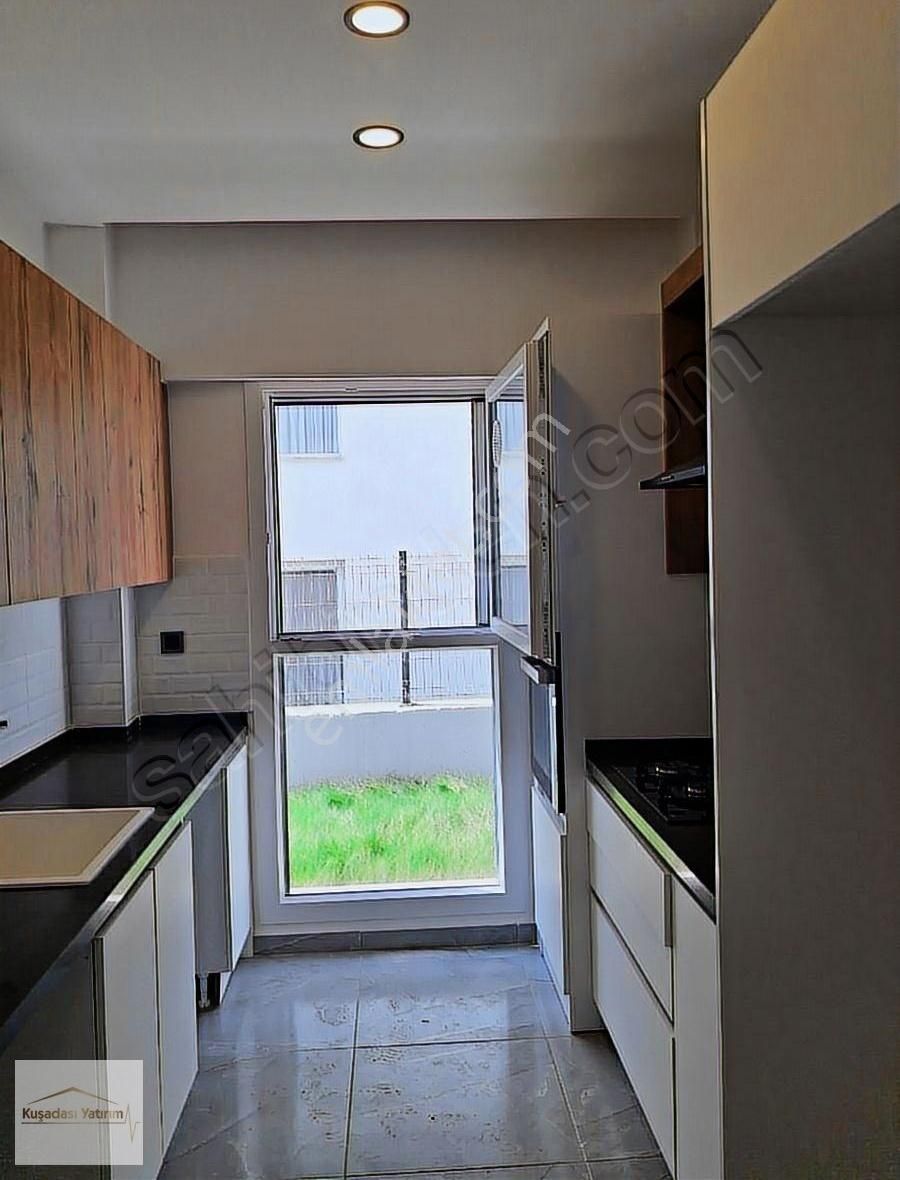 Kuşadası Merkezde Otogar Arkası Güvenlikli Bahçe Katı Boş 2+1 - Görsel 18