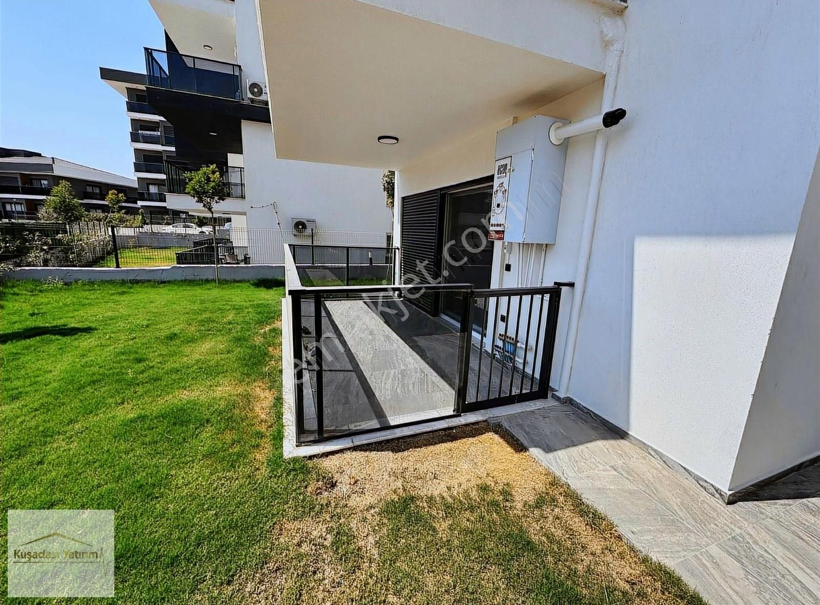 Kuşadası Merkezde Otogar Arkası Güvenlikli Bahçe Katı Boş 2+1 - Görsel 7
