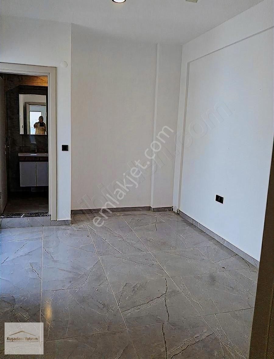 Kuşadası Merkezde Otogar Arkası Güvenlikli Bahçe Katı Boş 2+1 - Görsel 16