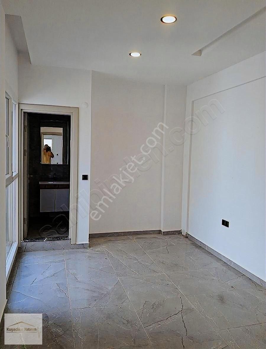 Kuşadası Merkezde Otogar Arkası Güvenlikli Bahçe Katı Boş 2+1 - Görsel 24