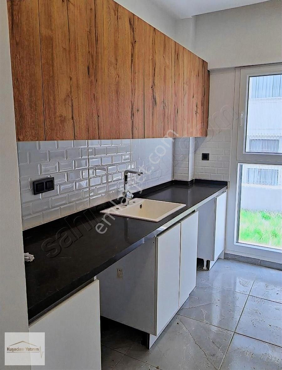 Kuşadası Merkezde Otogar Arkası Güvenlikli Bahçe Katı Boş 2+1 - Görsel 13