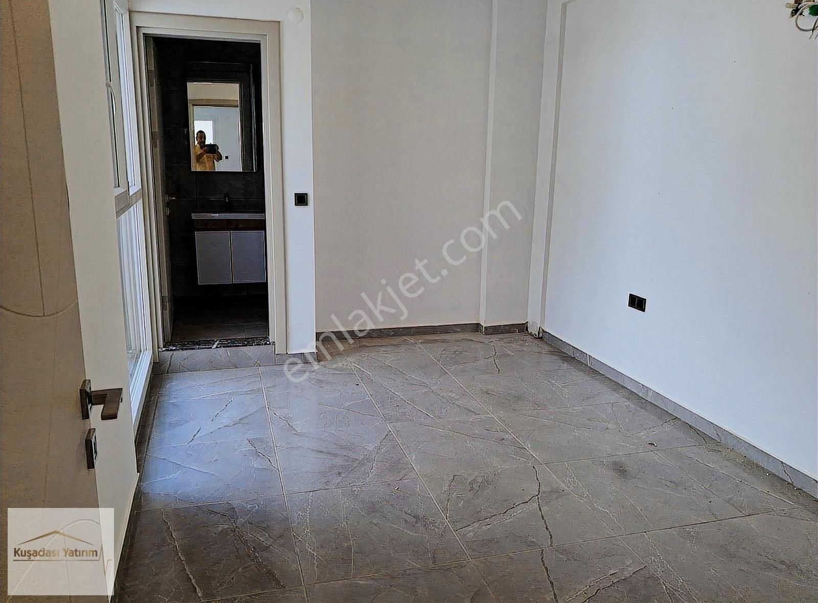 Kuşadası Merkezde Otogar Arkası Güvenlikli Bahçe Katı Boş 2+1 - Görsel 23