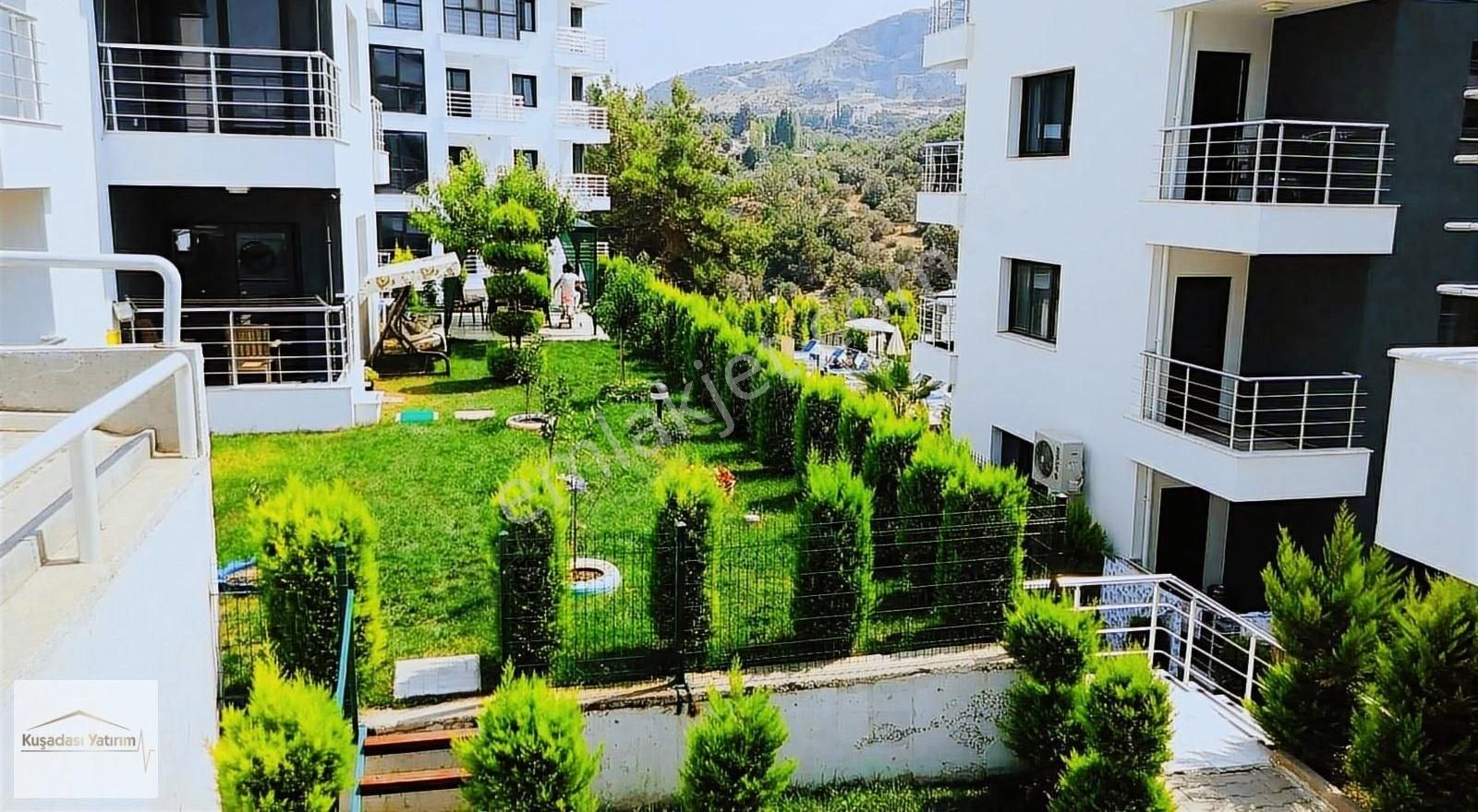Kuşadasında Güvenlikli Havuzlu Sitede Bahçeli Eşyalı Geniş 2+1 - Görsel 3