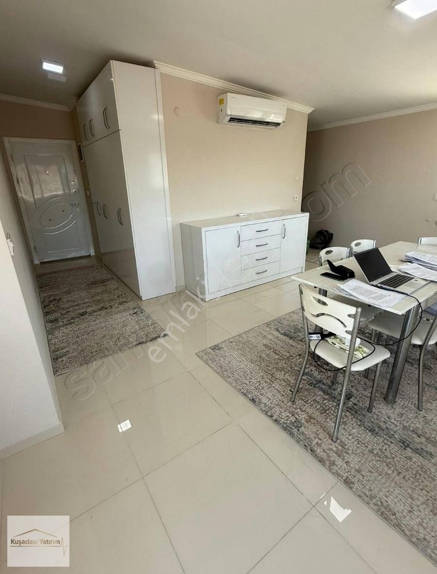 Kuşadası Marinada Sahile 400 Mt Deniz Manzaralı Eşyalı 2+1