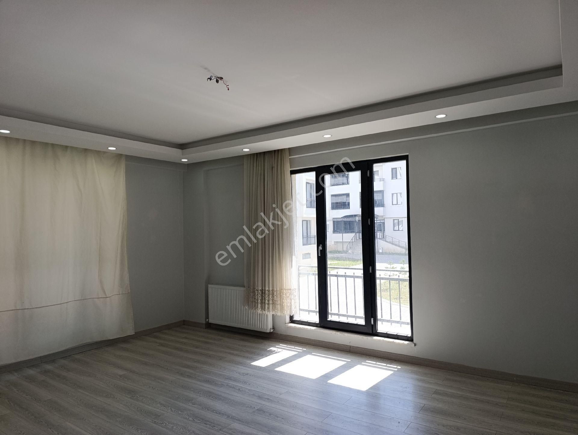 Şehitler Mahallesi Üniversite Karşısında Kiralık 2+1 Site İçerisinde Kapalı Otoparklı Daire
