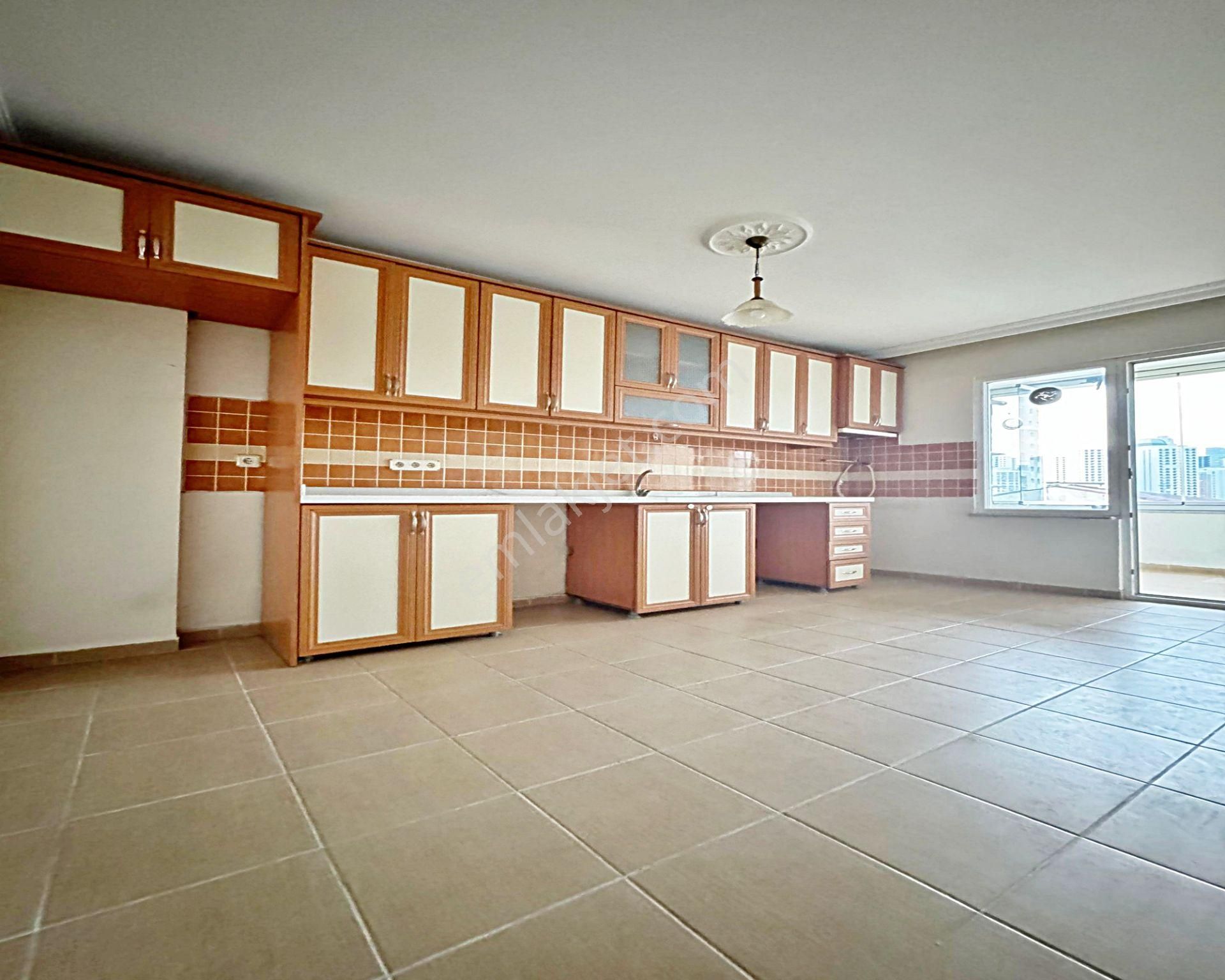 Metrobüse 5 Dk Yürüme Mesafesi 2+1 Ultra Geniş Kelepir Daire!!!!