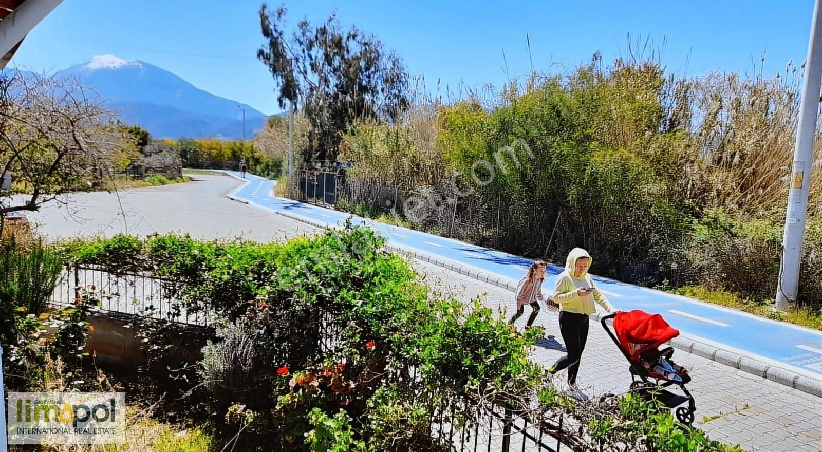Limopol'den Çalış Plajına Yürüme Mesafesinde Satılık 1+1 Daire