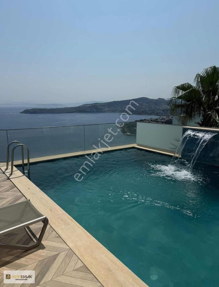 Gündoğan'da Deniz Manzaralı, Özel Havuzlu, Müstakil Villa