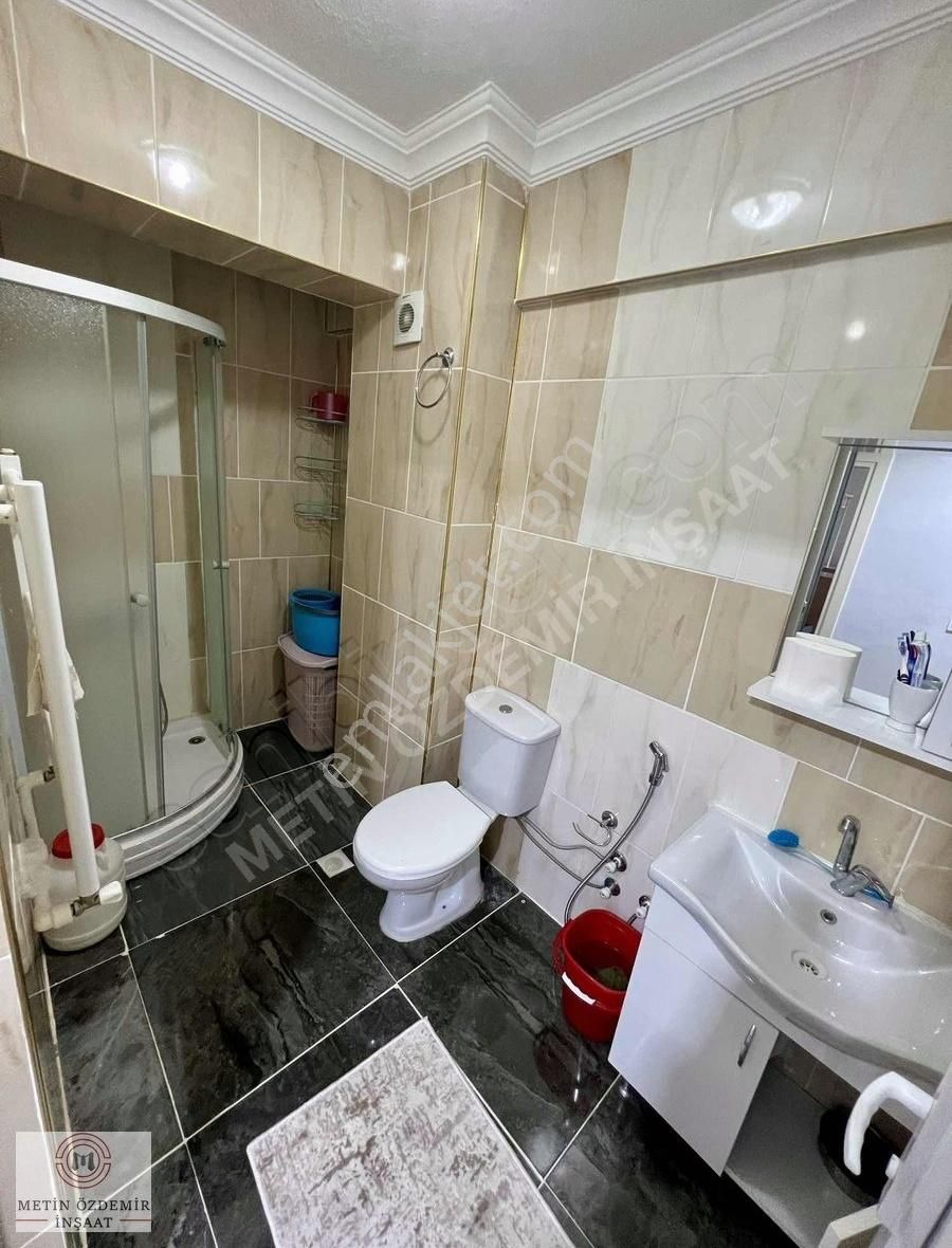 Kabakoz Mahallesinde Ara Kat Kombi Petekli Mutfak Ayrı 2+1daire