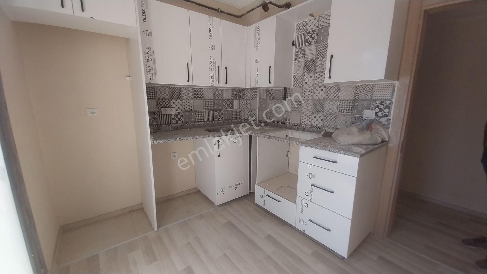 Buca Hürrüyet Mahallesinde Ara Kat Kapalı Mutfak Asansörlü Daire Satılıktır - Görsel 9