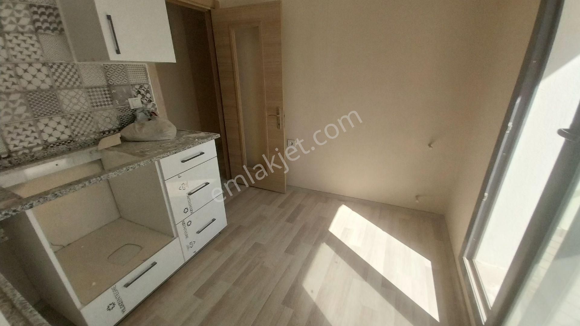 Buca Hürrüyet Mahallesinde Ara Kat Kapalı Mutfak Asansörlü Daire Satılıktır - Görsel 8