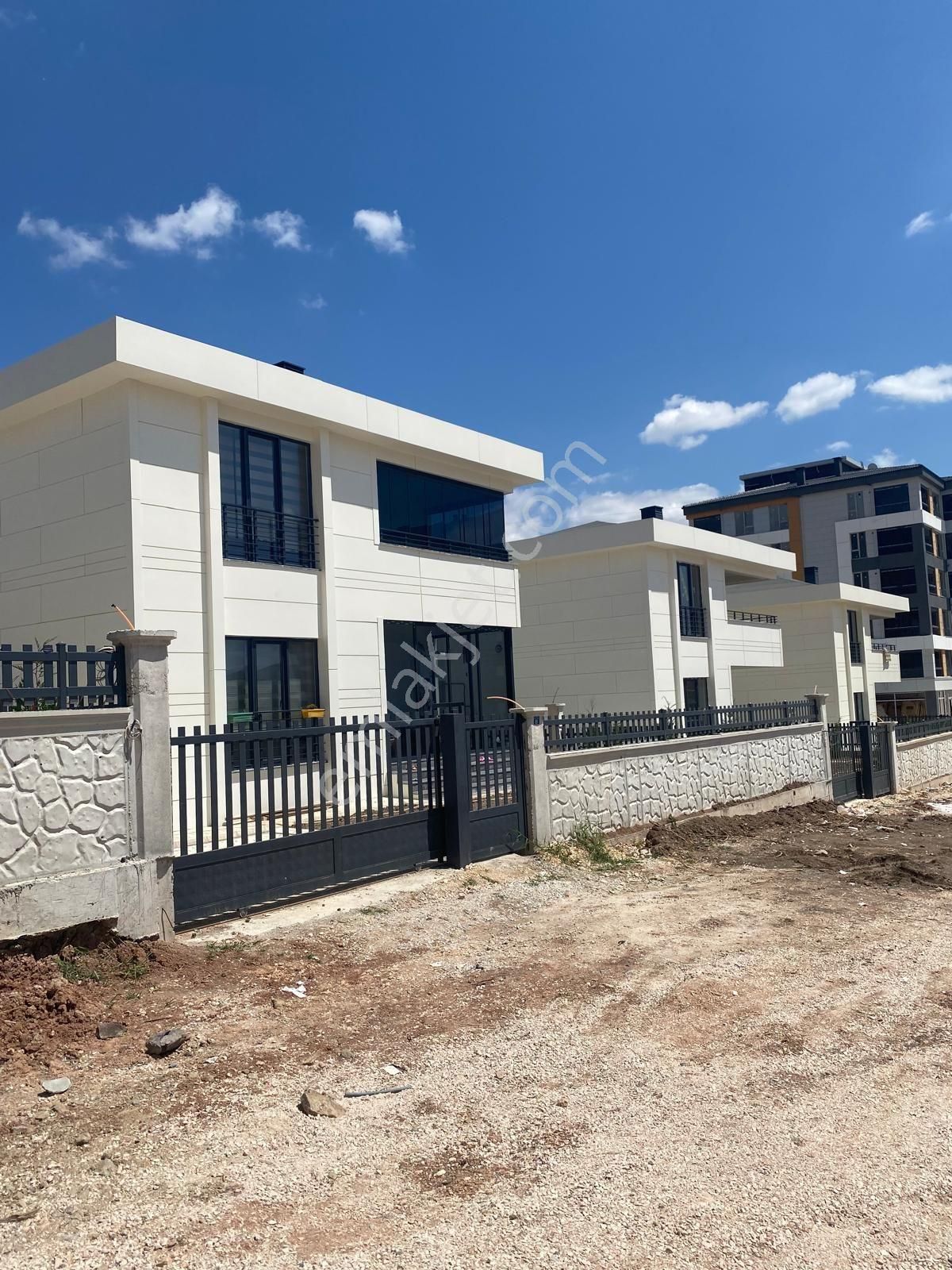 Tokat Merkezde Satlık 4+1 Villa