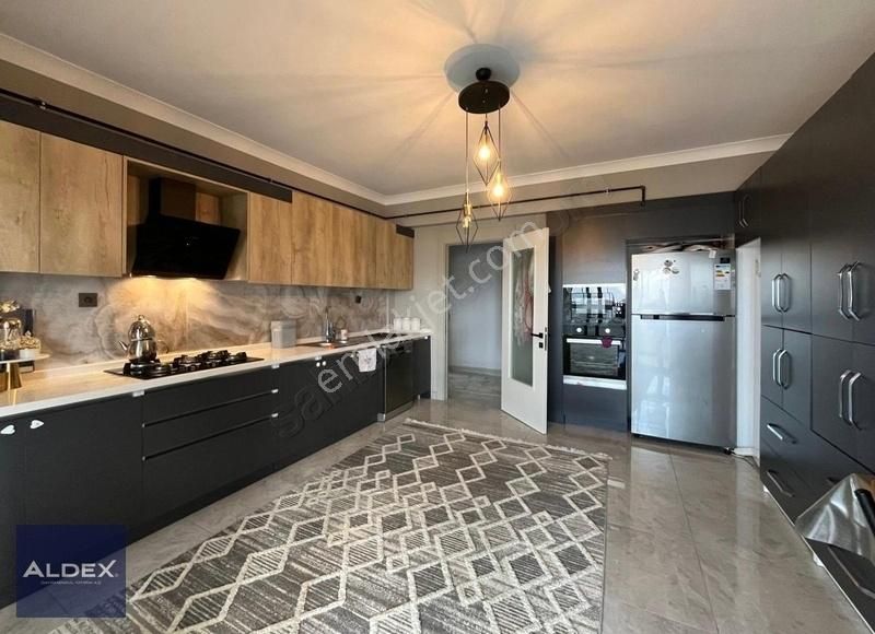 Bağlıca Mah. 4+1 Full Yapılı 180m2 Site İçerisinde Acil Satılık