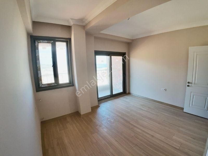 Yeni Foça'da 5+1 Geniş Bahçeli Deniz Manzaralı Havuzlu Villa - Görsel 23