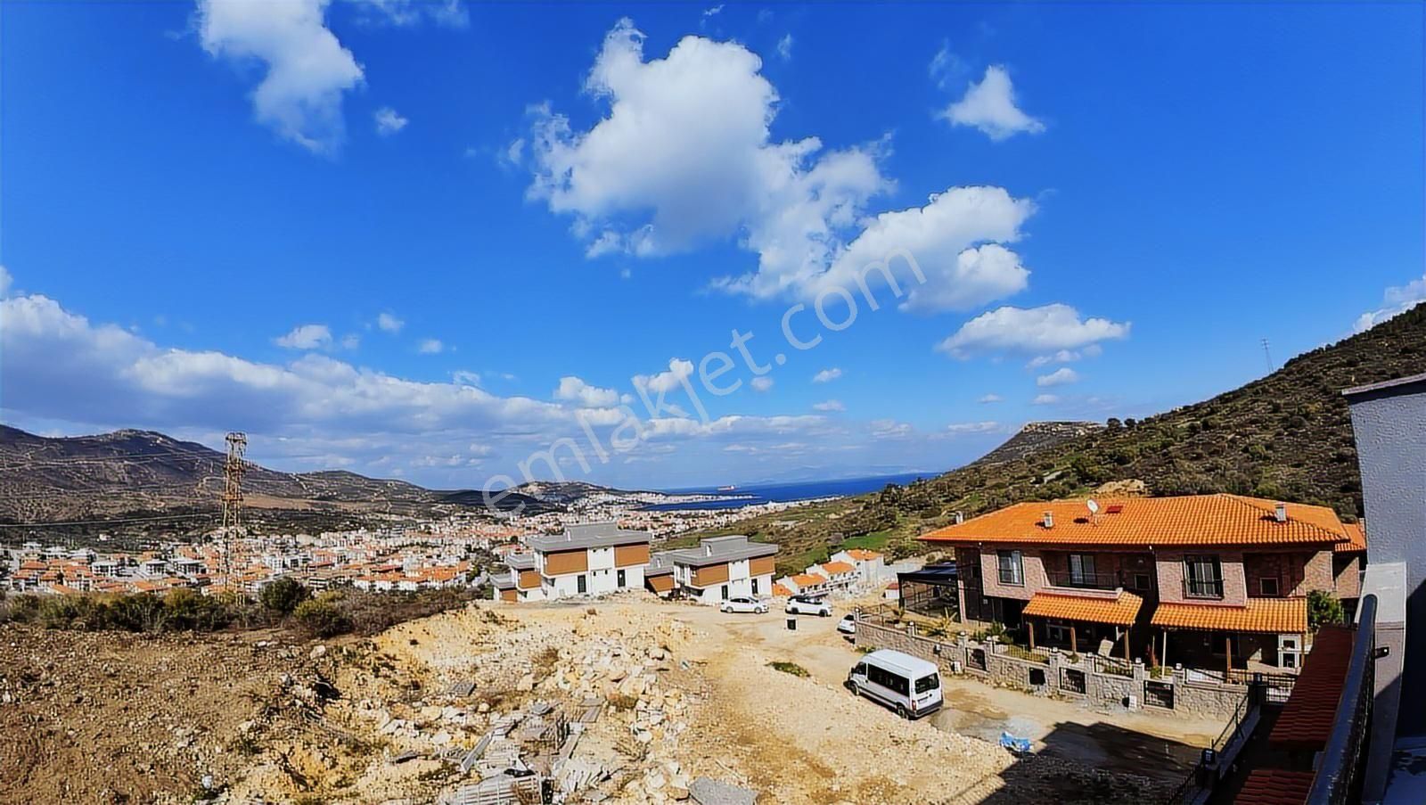 Yeni Foça'da 5+1 Geniş Bahçeli Deniz Manzaralı Havuzlu Villa - Görsel 20