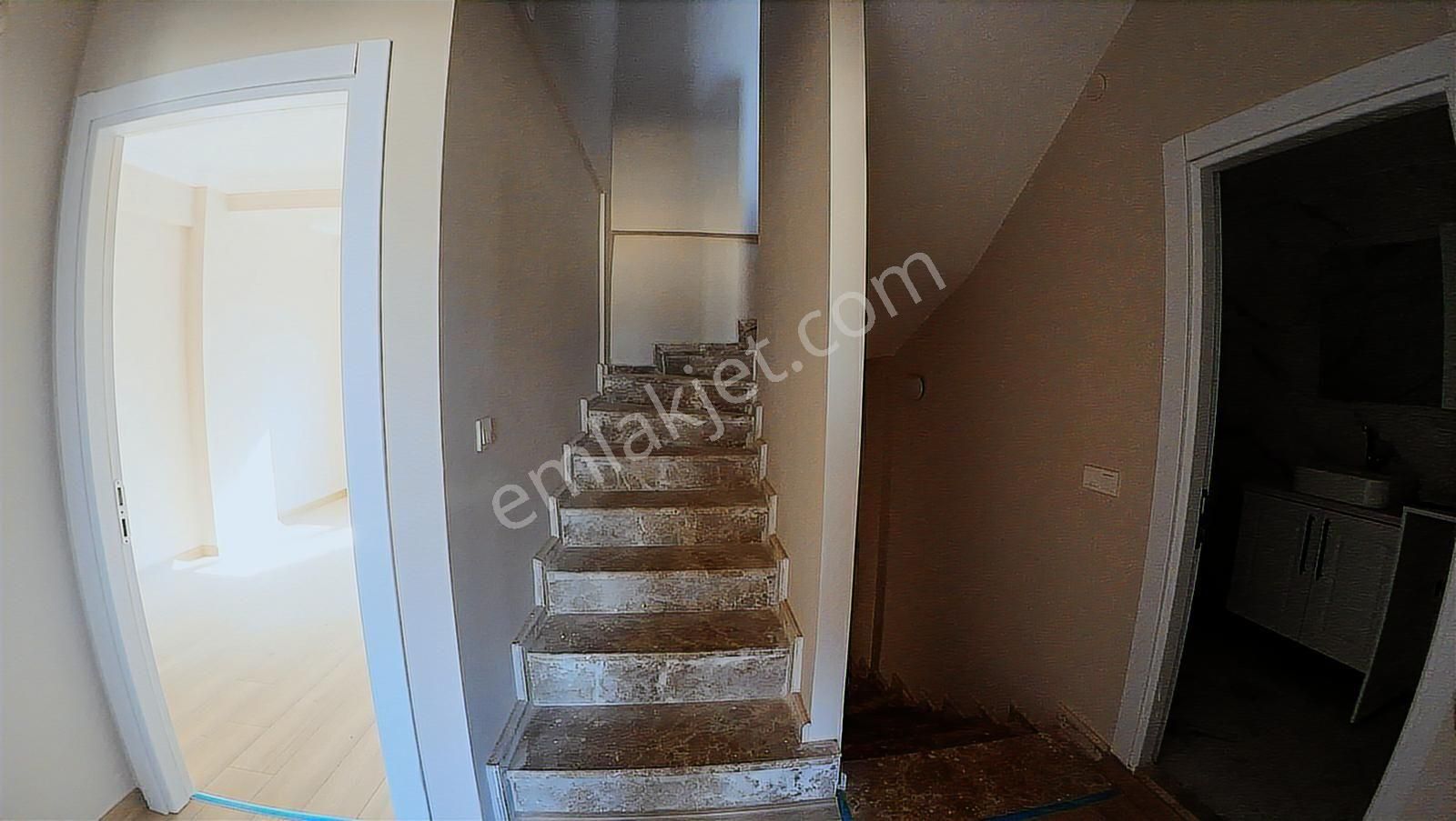 Yeni Foça'da 5+1 Geniş Bahçeli Deniz Manzaralı Havuzlu Villa - Görsel 26