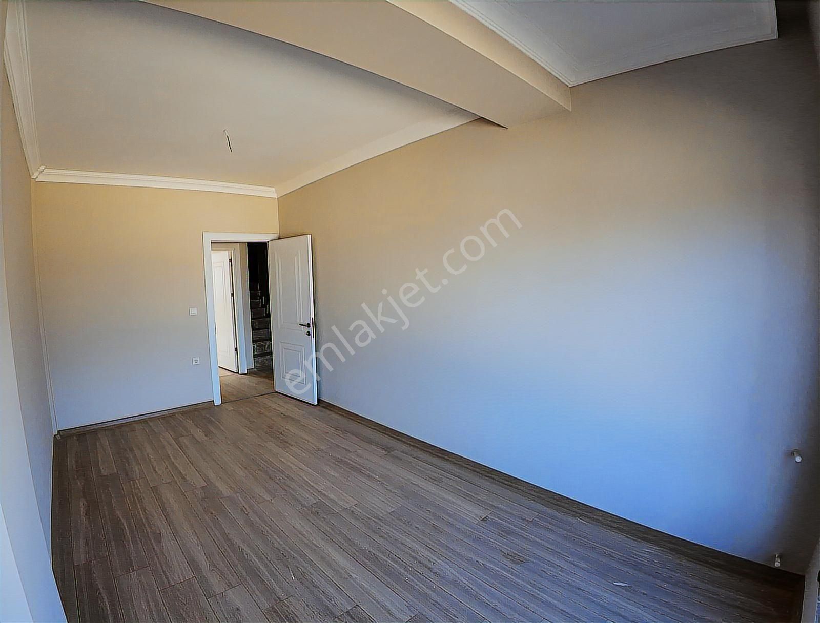 Yeni Foça'da 5+1 Geniş Bahçeli Deniz Manzaralı Havuzlu Villa - Görsel 14