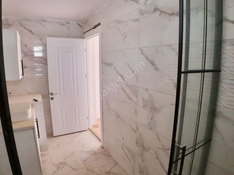 Yeni Foça'da 5+1 Geniş Bahçeli Deniz Manzaralı Havuzlu Villa - Görsel 19