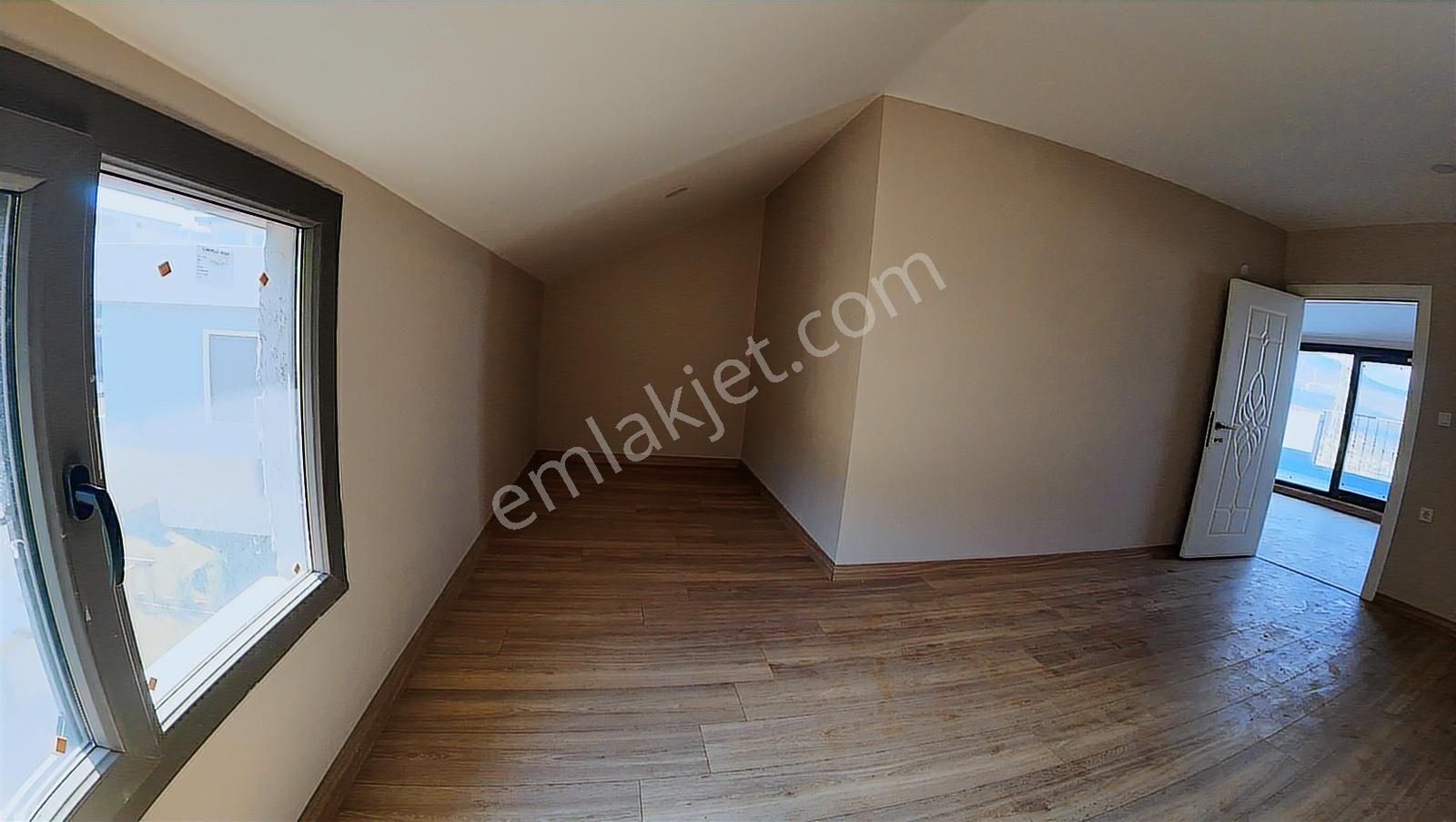 Yeni Foça'da 5+1 Geniş Bahçeli Deniz Manzaralı Havuzlu Villa - Görsel 4